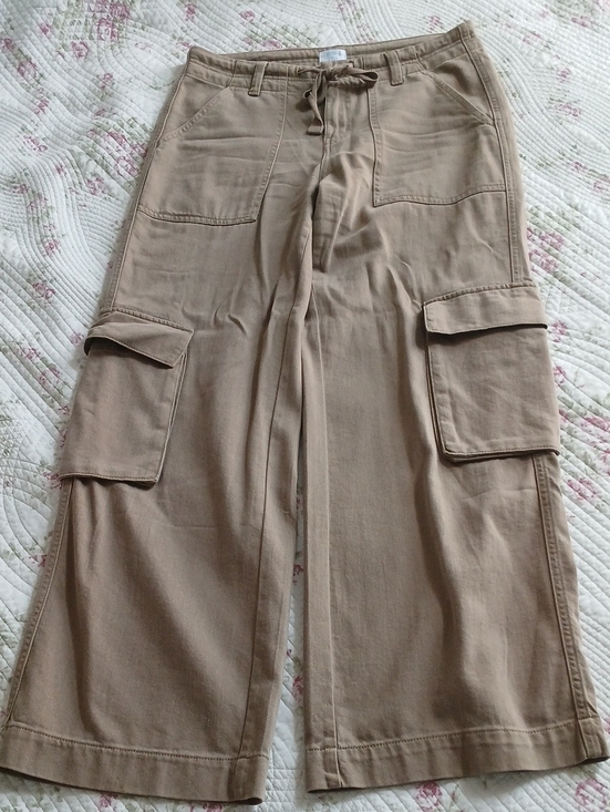 Time and Tru Pants - Sz. 8 - Wide-Leg Cargo Pants in Beige/Tan